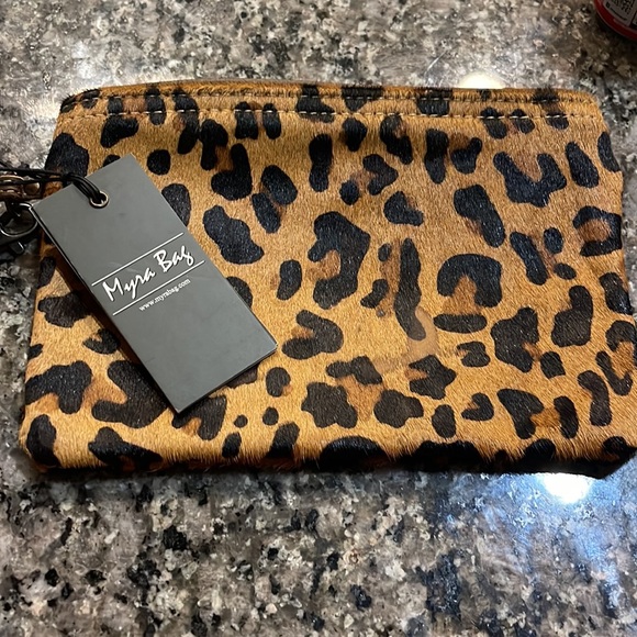 Myra leopard print wristlet - Picture 3 of 4